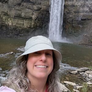 Meet your Posher, Laurie